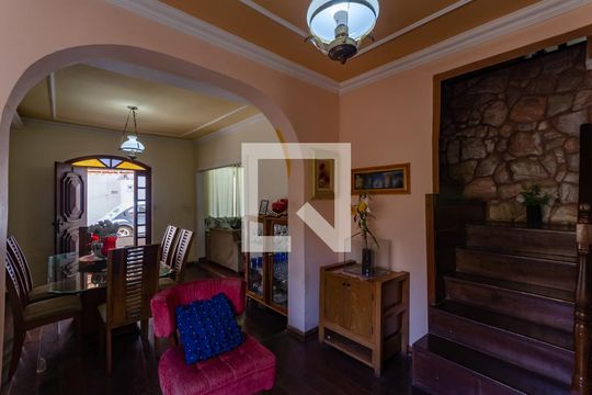 Sala de casa à venda com 4 quartos, 450m² em Juliana, Belo Horizonte