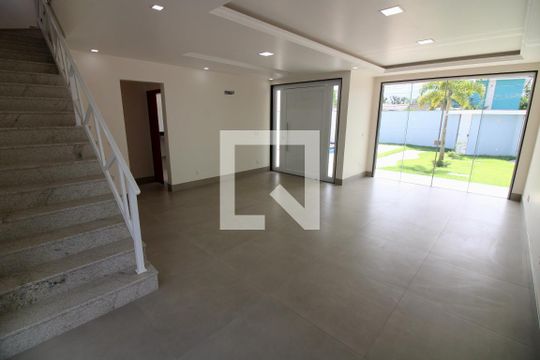 Sala de casa de condomínio à venda com 4 quartos, 375m² em Vargem Grande, Rio de Janeiro