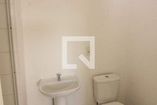 Banheiro da Suíte de apartamento à venda com 3 quartos, 70m² em Cristal, Porto Alegre