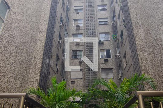 Fachada de apartamento para alugar com 1 quarto, 32m² em Copacabana, Rio de Janeiro