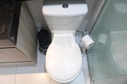 Banheiro de apartamento para alugar com 1 quarto, 31m² em Água Branca, São Paulo