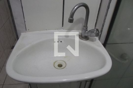 Banheiro de apartamento à venda com 2 quartos, 36m² em Pilares, Rio de Janeiro