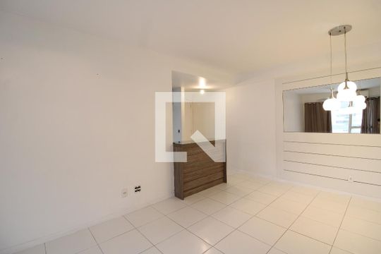 Sala de apartamento à venda com 2 quartos, 75m² em Camorim, Rio de Janeiro