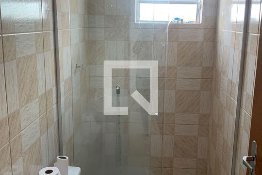 Banheiro de apartamento para alugar com 2 quartos, 55m² em Parque Santa Rosa, Suzano