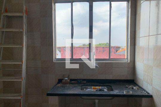 Cozinha de apartamento para alugar com 2 quartos, 55m² em Parque Santa Rosa, Suzano