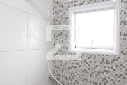 Banheiro de apartamento para alugar com 2 quartos, 40m² em Vila Paranagua, São Paulo