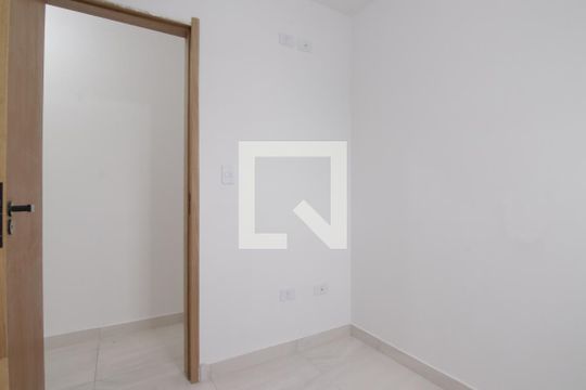 Quarto 1 de apartamento para alugar com 2 quartos, 40m² em Vila Paranagua, São Paulo
