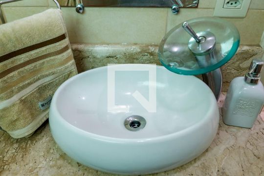Lavabo de casa à venda com 4 quartos, 200m² em Vila Medeiros, São Paulo
