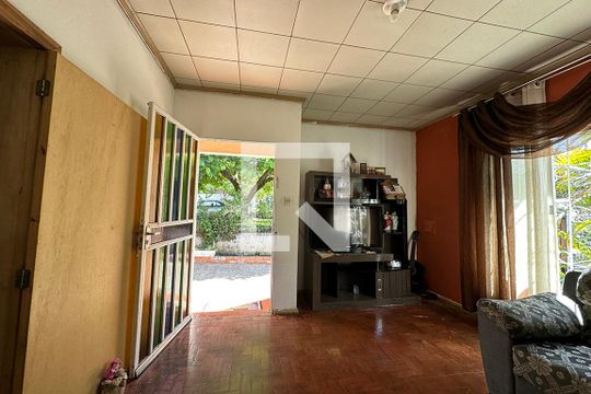 Sala de casa à venda com 2 quartos, 140m² em Rondônia, Novo Hamburgo