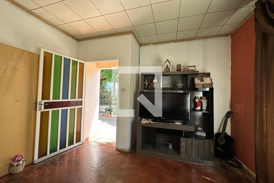 Sala de casa à venda com 2 quartos, 140m² em Rondônia, Novo Hamburgo