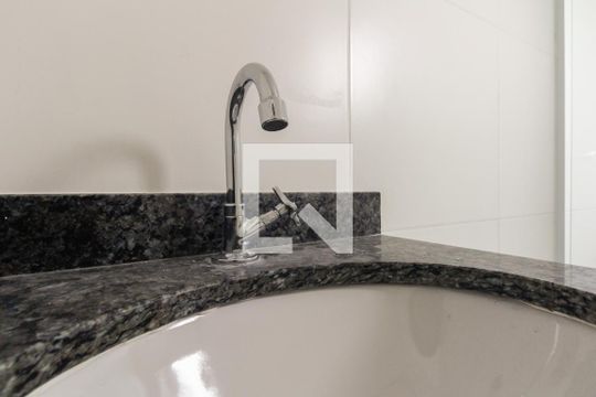 Banheiro  de apartamento para alugar com 1 quarto, 40m² em São Lucas, São Paulo