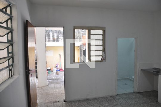 Casa para alugar com 1 quarto, 35m² em Vila Ramos, São Paulo