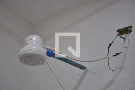 Banheiro de casa para alugar com 1 quarto, 35m² em Vila Ramos, São Paulo