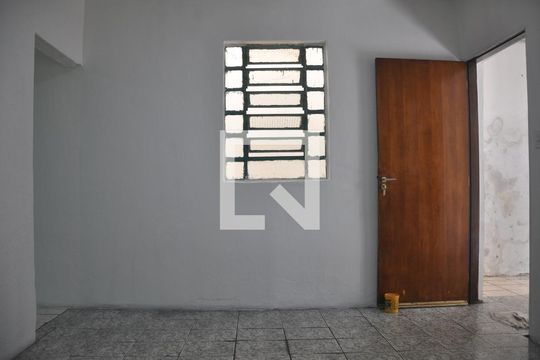 Sala/Cozinha de casa para alugar com 1 quarto, 35m² em Vila Ramos, São Paulo