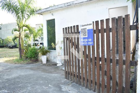 Fachada de casa à venda com 2 quartos, 100m² em Campo Grande, Rio de Janeiro