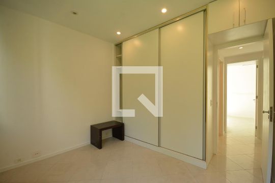 Quarto de apartamento para alugar com 2 quartos, 80m² em Botafogo, Rio de Janeiro