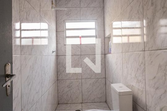 Banheiro Social de casa para alugar com 2 quartos, 70m² em Chácara Califórnia, São Paulo