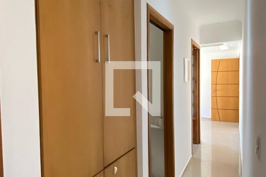 Corredor  de apartamento à venda com 2 quartos, 62m² em Jardim Patente Novo, São Paulo