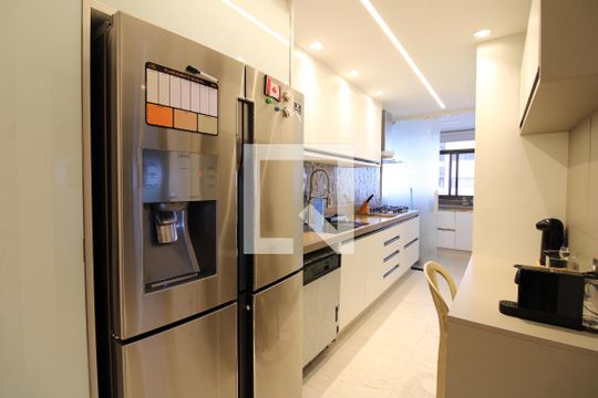 Cozinha de apartamento à venda com 3 quartos, 161m² em Barra da Tijuca, Rio de Janeiro