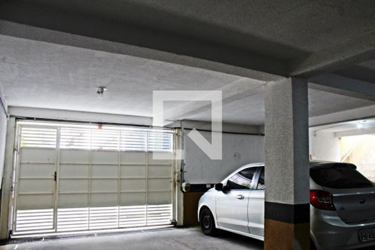 Garagem de casa de condomínio à venda com 3 quartos, 120m² em Vila Carmosina, São Paulo