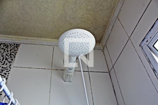Banheiro da Suíte de casa de condomínio à venda com 3 quartos, 120m² em Vila Carmosina, São Paulo
