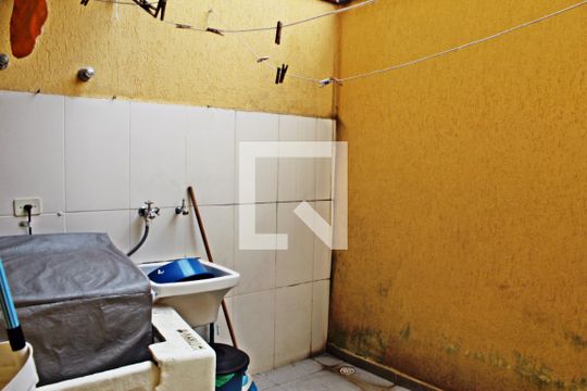 Área de Serviço de casa de condomínio à venda com 3 quartos, 120m² em Vila Carmosina, São Paulo