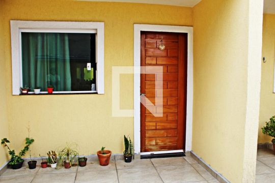 Fachada de casa de condomínio à venda com 3 quartos, 120m² em Vila Carmosina, São Paulo