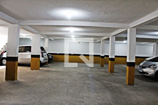 Garagem de casa de condomínio à venda com 3 quartos, 120m² em Vila Carmosina, São Paulo