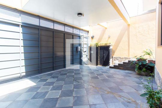 Garagem de casa para alugar com 3 quartos, 193m² em Vila Aricanduva, São Paulo