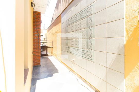 Corredor Lateral de casa para alugar com 3 quartos, 193m² em Vila Aricanduva, São Paulo