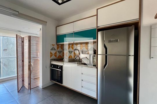 Cozinha de apartamento para alugar com 1 quarto, 32m² em Sumaré, São Paulo