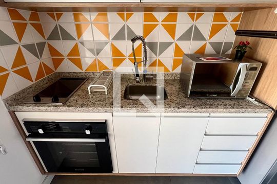 Cozinha de apartamento para alugar com 1 quarto, 32m² em Sumaré, São Paulo