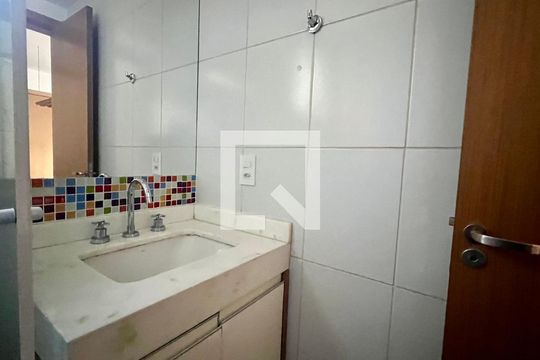Banheiro da Suíte de apartamento para alugar com 1 quarto, 32m² em Sumaré, São Paulo