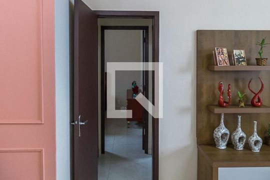 Sala  de apartamento à venda com 2 quartos, 75m² em Olaria, Rio de Janeiro