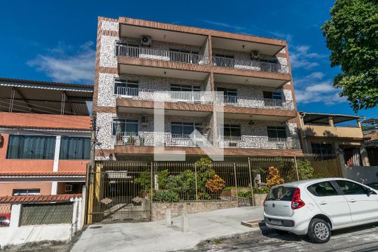 Fachada  de apartamento à venda com 2 quartos, 75m² em Olaria, Rio de Janeiro