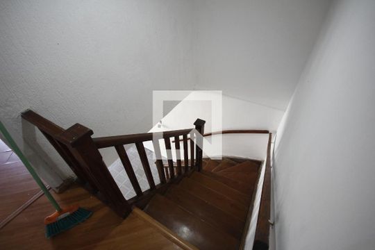 Escada de casa para alugar com 3 quartos, 139m² em Vila Dom Pedro I, São Paulo