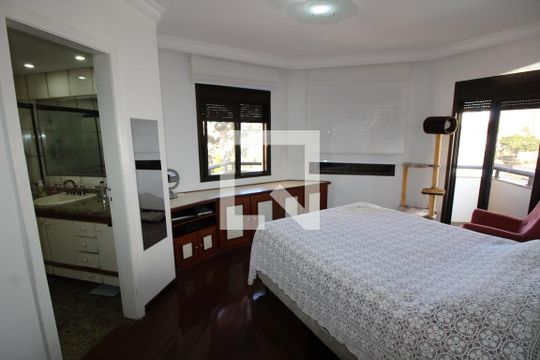 Suite de apartamento à venda com 3 quartos, 187m² em Jardim Avelino, São Paulo