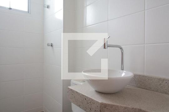 Banheiro Social de apartamento para alugar com 2 quartos, 66m² em Conjunto Helena Antipoff, Belo Horizonte