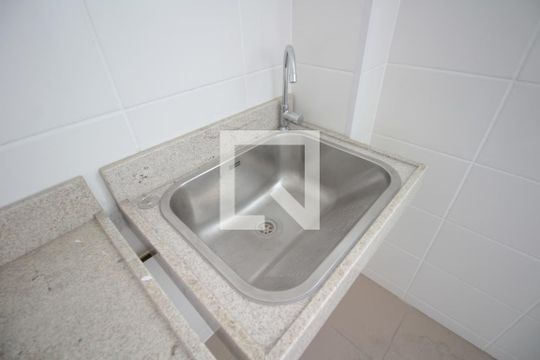 Cozinha e Área de Serviço de apartamento para alugar com 2 quartos, 66m² em Conjunto Helena Antipoff, Belo Horizonte