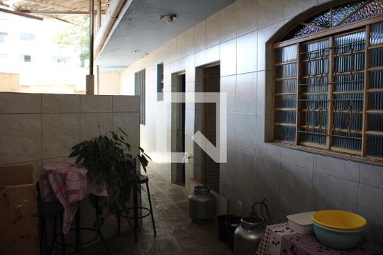 Quintal de casa à venda com 3 quartos, 150m² em Novo Eldorado, Contagem