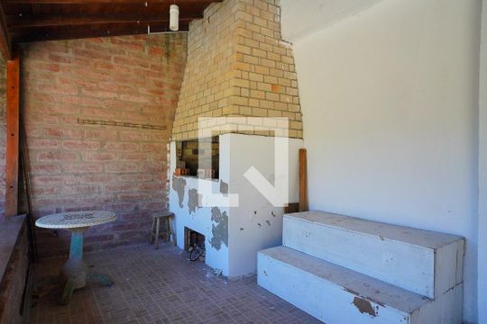 Churrasqueira de casa à venda com 3 quartos, 150m² em Teresópolis, Porto Alegre
