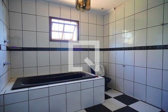 Banheiro da Suíte de casa à venda com 3 quartos, 150m² em Teresópolis, Porto Alegre