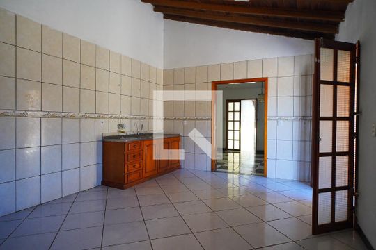 Cozinha de casa à venda com 3 quartos, 150m² em Teresópolis, Porto Alegre