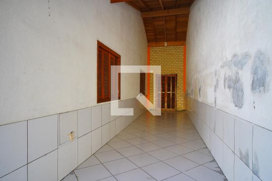 Garagem de casa à venda com 3 quartos, 150m² em Teresópolis, Porto Alegre