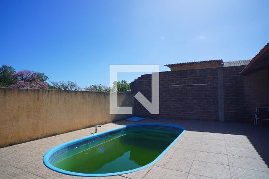 Piscina de casa à venda com 3 quartos, 150m² em Teresópolis, Porto Alegre