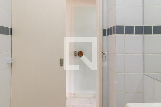 Banheiro de apartamento para alugar com 1 quarto, 40m² em Centro Histórico, Porto Alegre