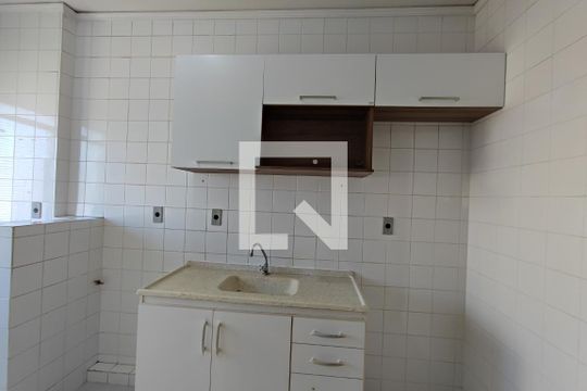 Cozinha de apartamento para alugar com 2 quartos, 48m² em Parque São Jorge, Campinas