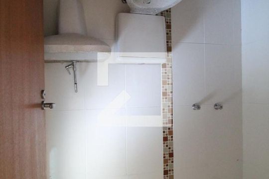 Banheiro da Suíte 2 de casa de condomínio para alugar com 2 quartos, 70m² em Jardim Belém, São Paulo