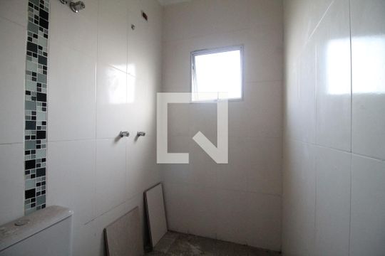 Banheiro da Suíte 1 de casa de condomínio para alugar com 2 quartos, 70m² em Jardim Belém, São Paulo