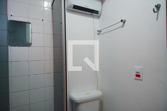 Banheiro de apartamento à venda com 2 quartos, 47m² em Protásio Alves, Porto Alegre